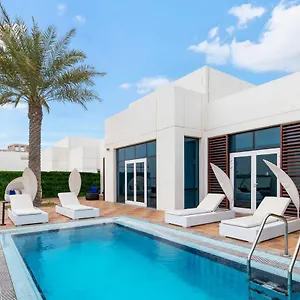 Fam Living - Sarai Beach Villas - Palm Jumeirah - Families Only , Дубай ОАЭ